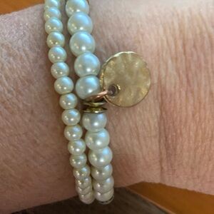 Two faux pearls bracelets*